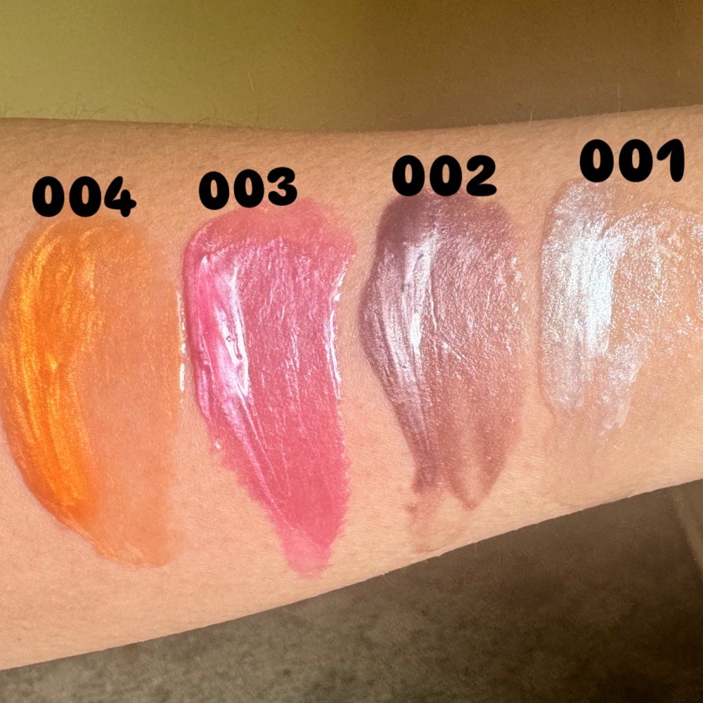 Long-lasting pink lip gloss, fairy color and purple